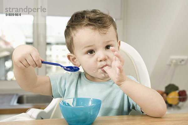 Portrait Junge - Person essen essend isst