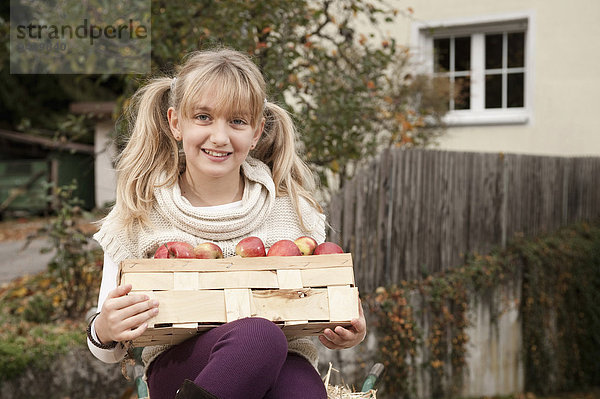 blond halten Apfel Mädchen