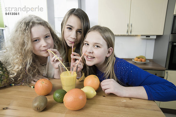 Frucht Küche trinken Mädchen smoothie