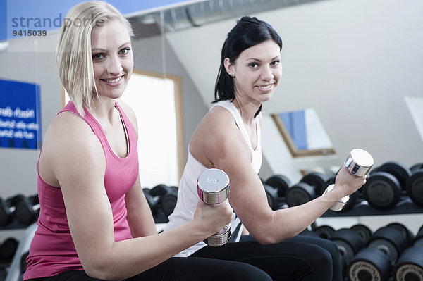 Fitness-Studio Frau Training Gewicht 2