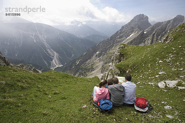 Berg sehen Menschlicher Vater Landkarte Karte wandern