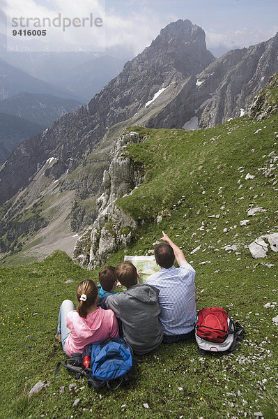 Berg sehen Menschlicher Vater Landkarte Karte wandern