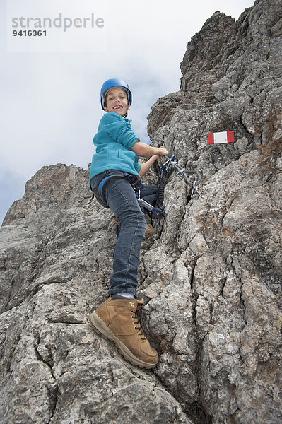 Felsbrocken Jugendlicher Junge - Person Seil Tau Strick halten jung