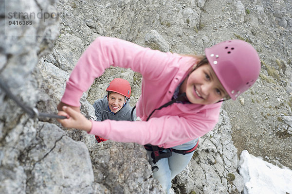 Felsbrocken Jugendlicher Junge - Person Alpen Mädchen klettern