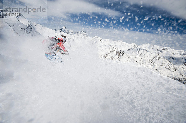 Frau Skifahrer Alpen Pulverschnee Gesichtspuder Schnee