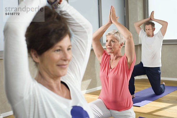 Senior Senioren Close-up Yoga Ausbilder