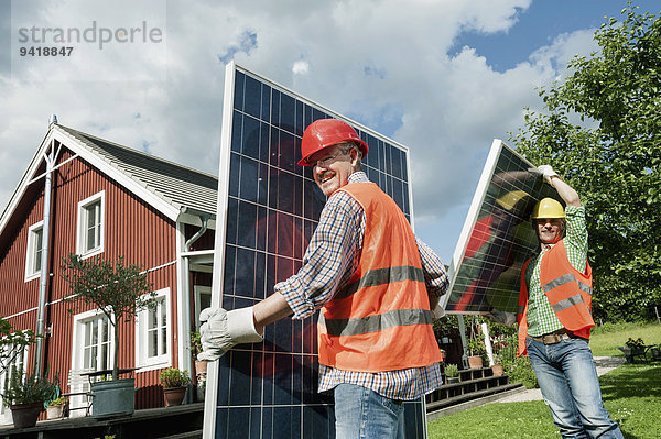 Wohnhaus installieren 2 Sonnenkollektor Sonnenenergie Tisch