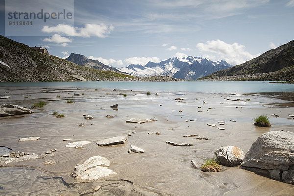 Friesenbergsee mit Blick auf Zillertaler Alpen  Ginzling  Tirol  Österreich