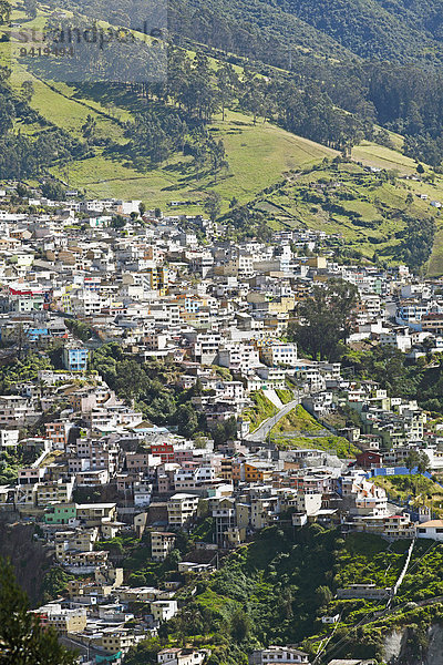 Stadtansicht  Blick vom El Panecillo Hügel auf das Viertel San Diego  Altstadt  Quito  Provinz Pichincha  Ecuador