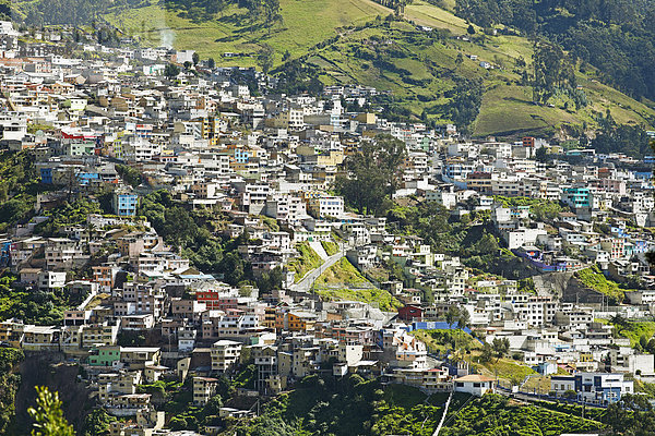 Stadtansicht  Blick vom El Panecillo Hügel auf das Viertel San Diego  Altstadt  Quito  Provinz Pichincha  Ecuador