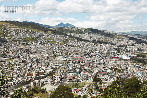 Stadtansicht  Blick vom El Panecillo Hügel auf die Neustadt  Quito  Provinz Pichincha  Ecuador