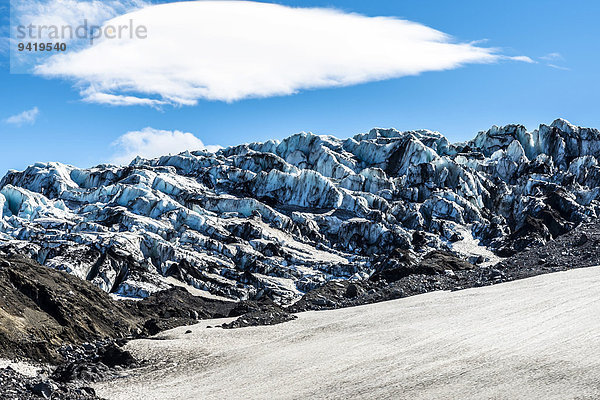 Eisformationen  schneebedeckte  vulkanische Bergkette Kverkfjöll  am nördlichen Rand des Gletschers Vatnajökull  Hochland  Island