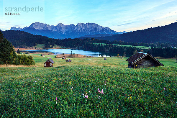 Geroldsee  auch Wagenbrüchsee  Abenddämmerung  Gerold  Krün  Bayern  Deutschland