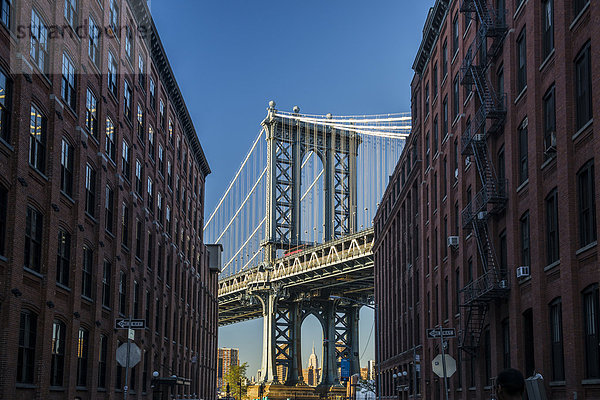 Manhattan Bridge und Empire State Building  Brooklyn Heights  New York  USA
