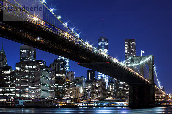 Brooklyn Bridge  Ausblick über den East River auf die Skyline von Manhattan  Downtown Brooklyn  Brooklyn  New York