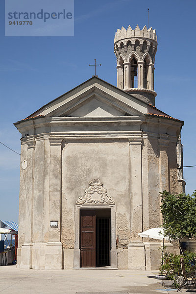 Kirche San Clemente oder Kirche Maria Gesundheit und Leuchtturm  Piran  Istrien  Slowenien