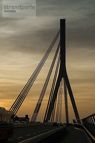 Abenddämmerung  Niederrheinbrücke Wesel  Nordrhein-Westfalen  Deutschland  Europa  Deutschland