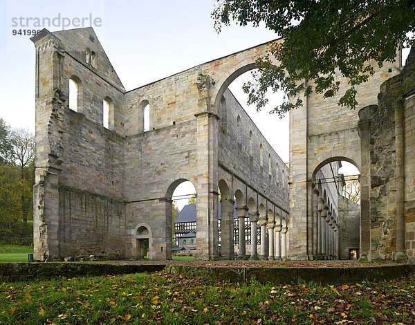 Ruine der Klosterkirche Paulinzella  Paulinzella  Thüringen  Deutschland