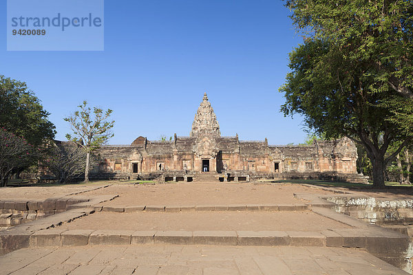 Die Terrasse und die östliche Galerie des Tempels Prasat Hin Phanom Rung  historischer Park Phanom Rung  Provinz Buriram  Thailand