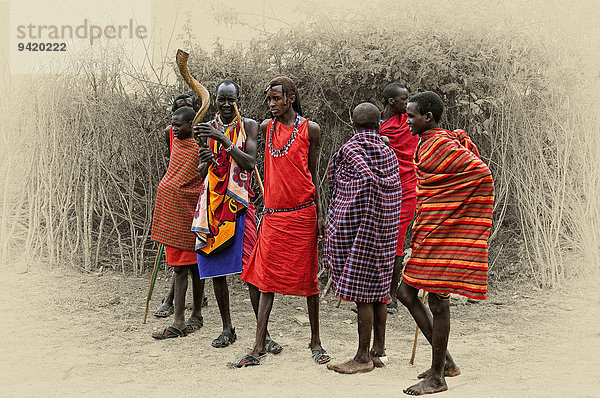 Masai vor ihrer Boma  Masai Mara  Kenia