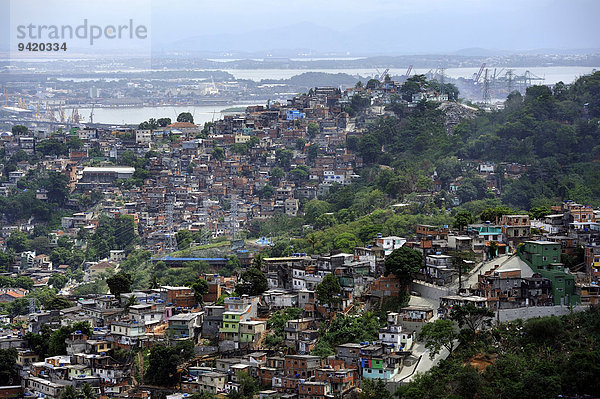 Armenviertel  Favelas  an Berghängen  Rio de Janeiro  Brasilien