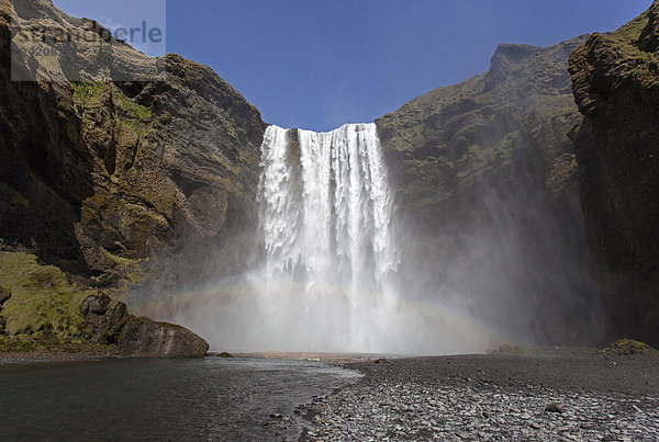 Wasserfall mit Regenbogen  Skogafoss  Island