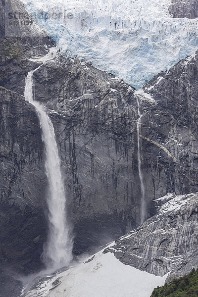 Ventisquero Colgante oder hängender Gletscher  Parc National Queulat  Puerto Puyuhuapi  Aysén  Chile