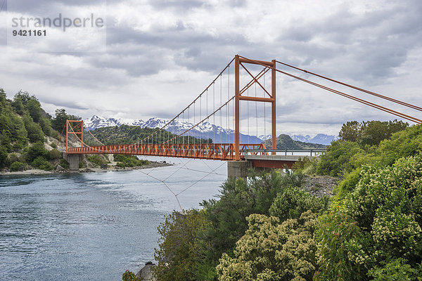 Brücke an der Verbindung La Pasarela zwischen Lago General Carrera und Lago Bertrand  Chile Chico  Región de Aysén  Chile