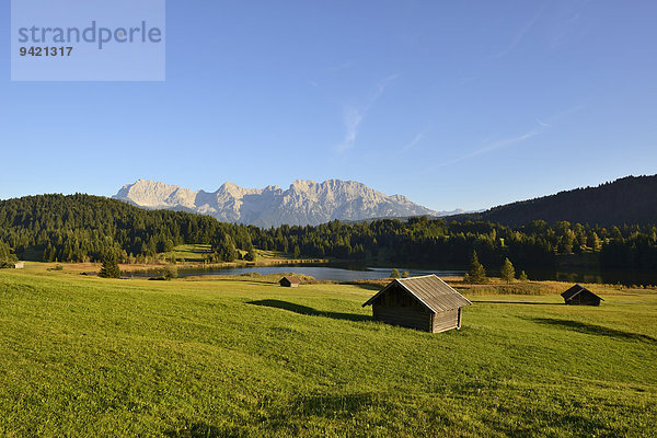 Geroldsee oder Wagenbrüchsee vor dem Karwendel  Krün  Werdenfelser Land  Oberbayern  Bayern  Deutschland
