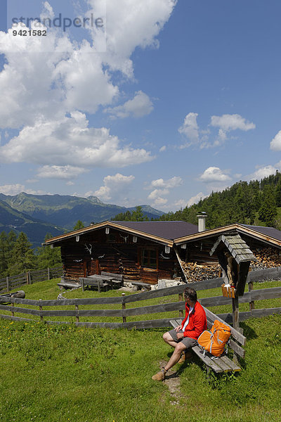 Wanderer bei der Köglalm  Tirol  Österreich