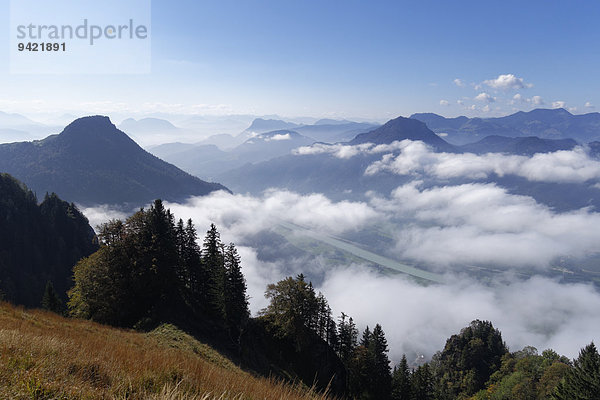 Kranzhorn mit Inntal und Wildbarren  Ausblick vom Heuberg bei Nußdorf am Inn  Chiemgauer Alpen  Chiemgau  Oberbayern  Bayern  Deutschland