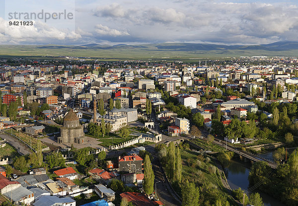Stadtansicht  Blick von Zitadelle  Kars  Provinz Kars  Ostanatolien  Anatolien  Türkei