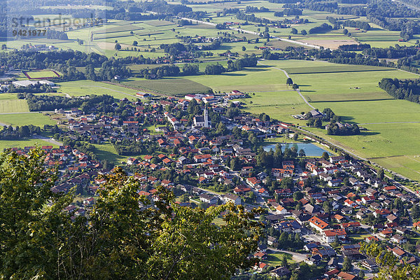 Ausblick vom Petersberg über Flintsbach am Inn  Oberbayern  Bayern  Deutschland