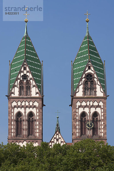 Türme der Herz Jesu-Kirche  im Stil des Historismus gebaut  geweiht 1897  Freiburg  Baden-Württemberg  Deutschland