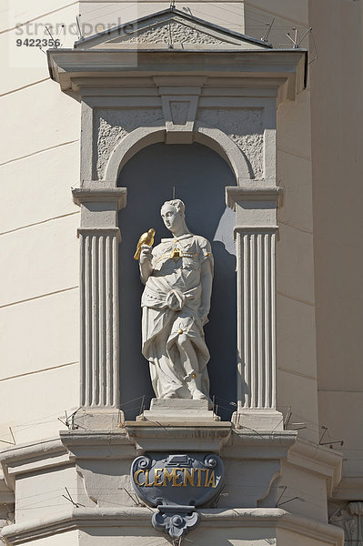 Skulptur der Clementia von Zähringen am barocken Rathaus  Lüneburg  Niedersachsen  Deutschland
