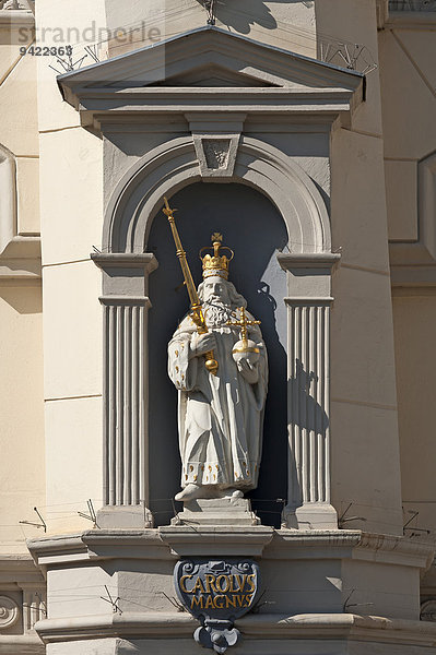 Skulptur Karls des Großen am barocken Rathaus  Lüneburg  Niedersachsen  Deutschland