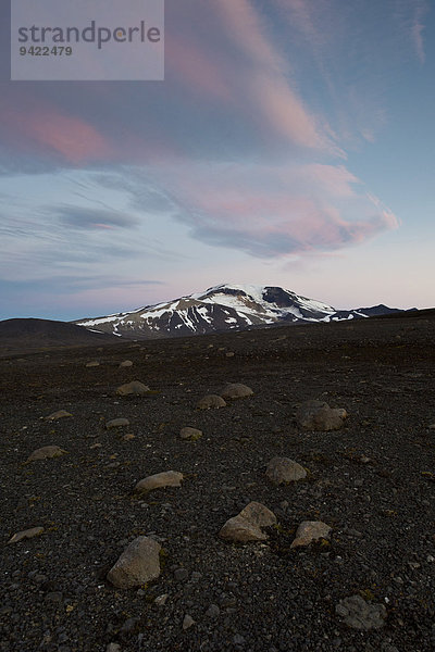 Rosa gefärbte Wolken über Mt. Snæfell  Abendstimmung im östlichen Hochland  Island