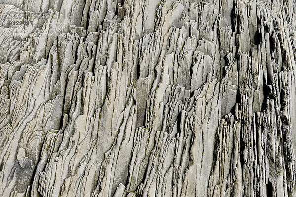 Steinschichten  Basalthöhle Hálsanefshellir  Reynisfjara Strand  bei Vík í Mýrdal  Südküste  Island