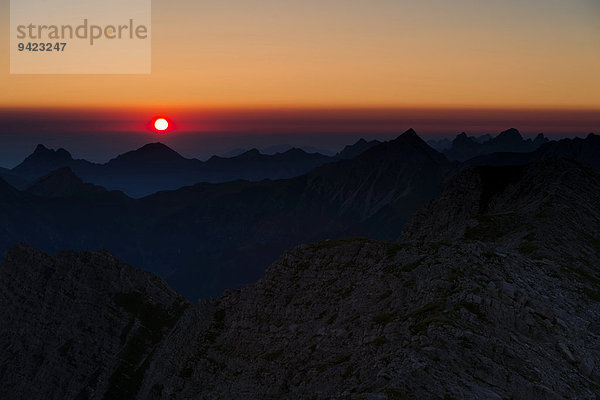 Sonnenaufgang über den Allgäuer Alpen  Oberstdorf  Bayern  Deutschland