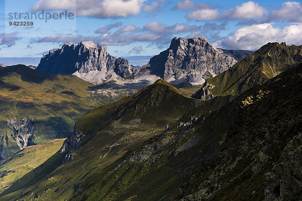 Berggipfel mit Wolkenhimmel  Gargellen  Montafon  Vorarlberg  Österreich