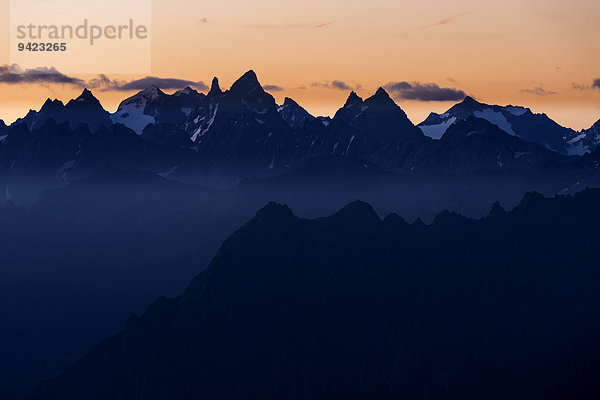 Sonnenaufgang über Silvretta Bergen  Gargellen  Montafon  Vorarlberg  Österreich