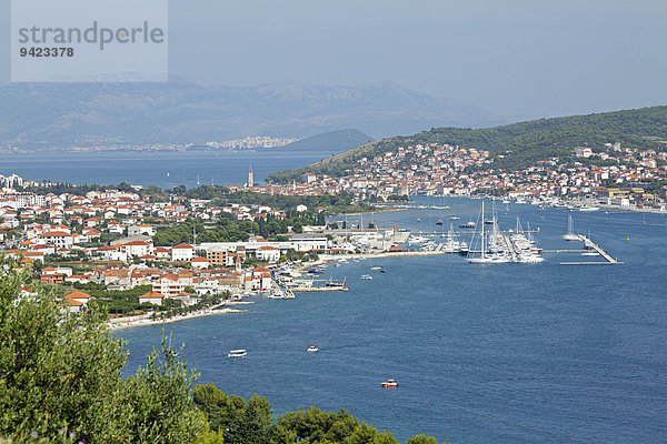 Ortsansicht Trogir  dahinter Split  Dalmatien  Kroatien