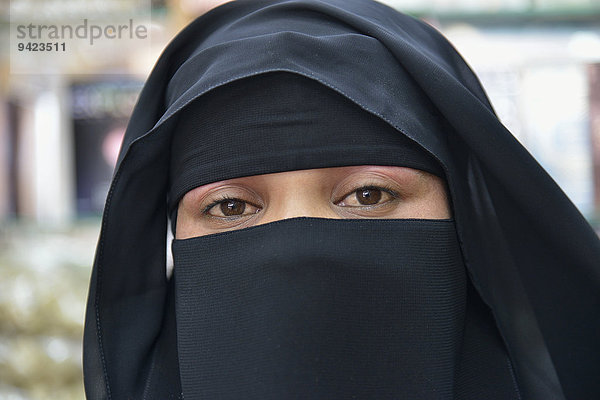 Porträt einer Muslimin  verschleiert  Salalah  Dhofar-Region  Orient  Oman