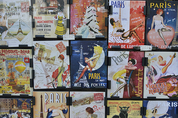 Poster an einem Kiosk  Moulin Rouge  Eiffelturm  Montmartre  Paris  Frankreich