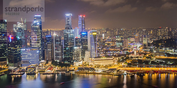 Innenstadt  Finanzviertel bei Nacht  Singapur