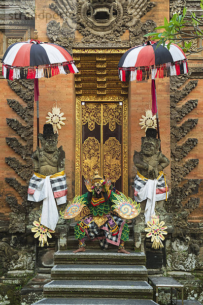Balinesischer Kecak-Tänzer  Ubud  Bali  Indonesien