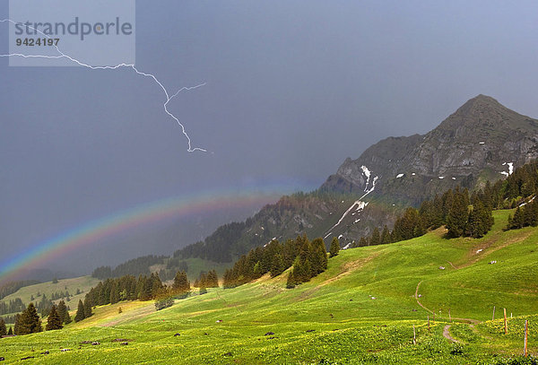 Gewitter in den Schweizer Alpen  Schweiz  Europa