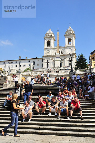 Spanische Treppe und Kirche Trinita dei Monti  Rom  Latium  Italien