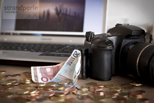 Geld  Kamera  Computer  mit Fotos Geld verdienen