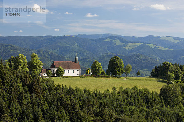 Schwarzwaldlandschaft bei der Kapelle Maria Lindenberg in St. Peter  Baden-Württemberg  Deutschland  Europa